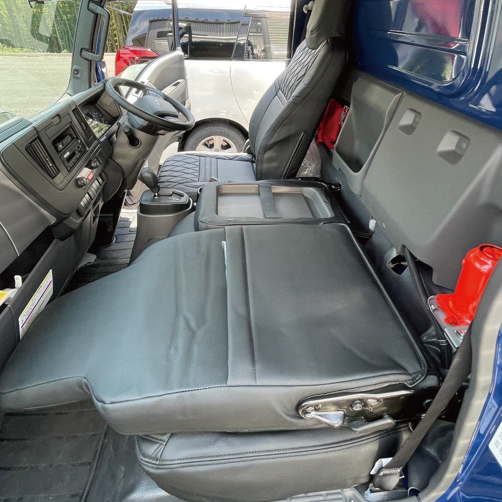 ジェットイノウエ COMBIシートカバー 23エルフローキャブ 黒/赤糸 運転席・助手席セット